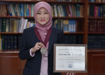 Pakar Perubatan UKM, Wanita Pertama di Malaysia Terima Anugerah Fellow of the American College of Endocrinology