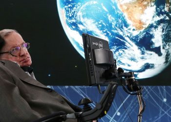 Tesis PhD dan Kerusi Roda Stephen Hawking dilelong RM4.8 Juta