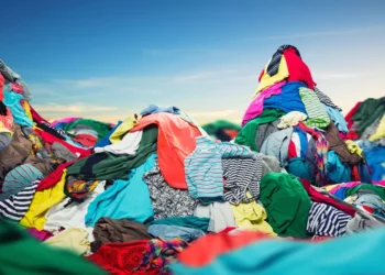 Tekstil dan Fesyen- Dari Pentas Peragaan ke Tapak Pelupusan