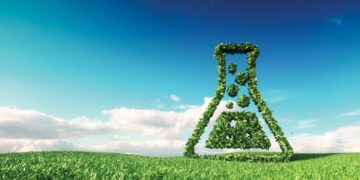 Mengubah Ahli Kimia Tradisional Menjadi Wira Penyelamat Bumi