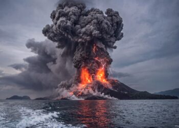 Debu Gunung Berapi Anak Krakatau: Dari Udara ke Paru-Paru, Dari Letusan ke Kesan Domino